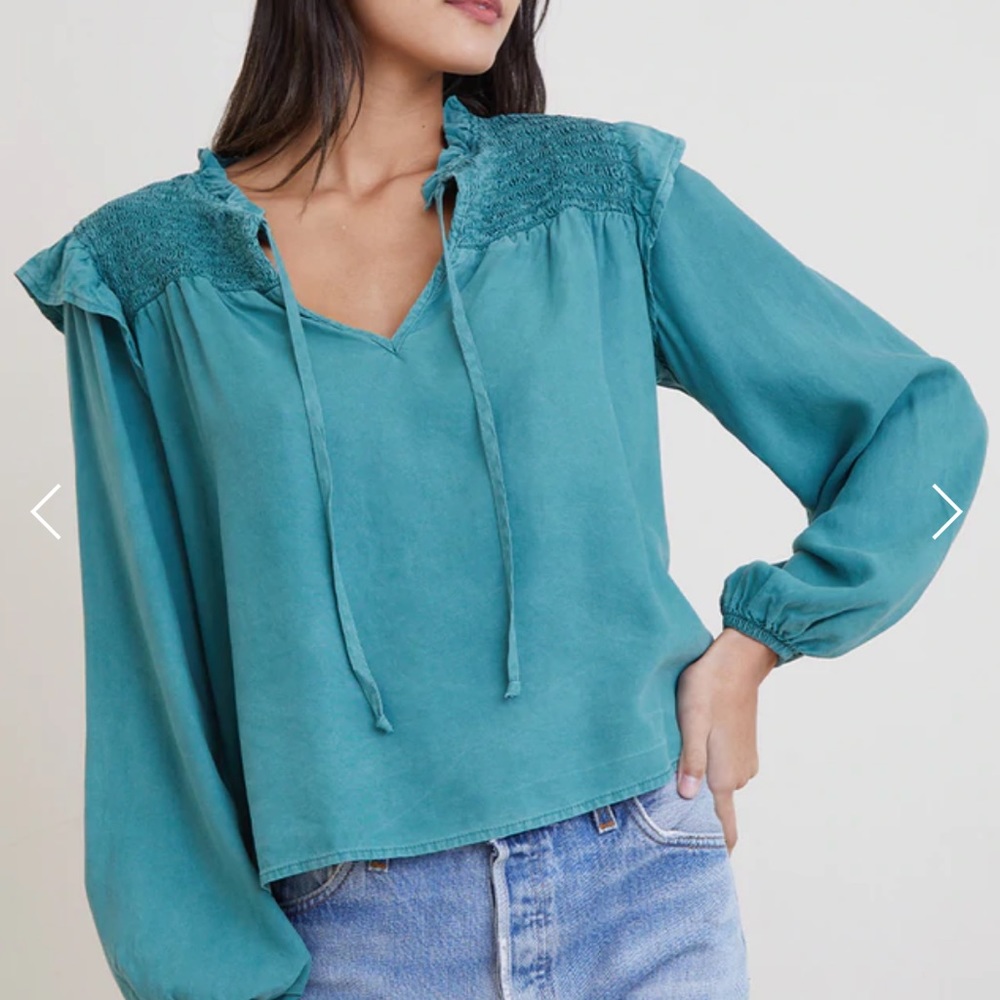 NWT Bella Dahl Long Sleeve smocked ruffle pullover
